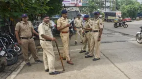 जबरन धर्मांतरण और दुष्कर्म मामले का आरोपी 'मौलाना हजरत' ने पुलिस के सामने किया सरेंडर, अश्लील वीडियो हुए थे वायरल