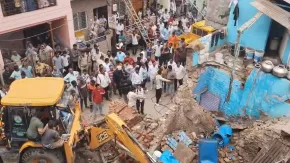 उज्जैन में ढहा दो मंजिला मकान, मलबे में दबने से 12 साल के मासूम ने तोड़ा दम, बुजुर्ग महिला बुरी तरह घायल