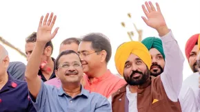 अरविंद केजरीवाल ने मोहाली में किया रोड शो, फिर से 'मान सरकार' को चुनने की अपील की