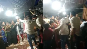 जुआ क्लब पर पुलिस का छापा, भीड़ को काबू करने के लिए करनी पड़ी हवाई फायरिंग; वीडियो वायरल