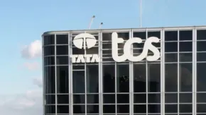 TCS के मार्केट कैप में भारी गिरावट, रिलायंस और SBI को भी नुकसान, LIC की वैल्यूएशन बढ़ी