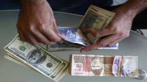 Us Dollar Rate Against Indian Rupee And Pakistani Rupee On February 11 Us Dollar क आग भ रत य र पय क स न च ड प क स त न र पय क ह लत द ख ख श ह ग आप India