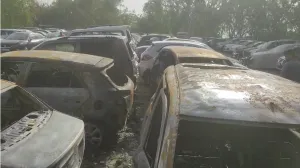 VIDEO: मधु विहार की पार्किंग एरिया में लगी भीषण आग, 17 गाड़ियां जलकर हुई खाक; 9 दमकल गाड़ियों ने पाया काबू