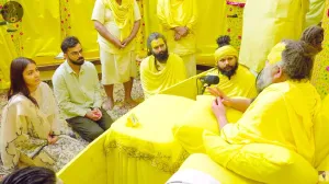 संन्यास लेते ही प्रेमानंद महाराज की शरण में पहुंचे विराट कोहली, अनुष्का भी साथ, सामने आया वीडियो