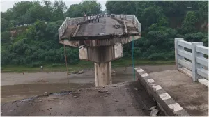 गुजरात में हुआ बड़ा हादसा, वडोदरा-आणंद को जोड़ने वाला पुल टूटा, नदी में गिरी कई गाड़ियां, अब तक 9 की मौत