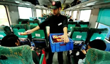 Meal on Wheels: 1516 ट्रेनों में ऑनलाइन मंगा सकेंगे खाना, IRCTC ने बढ़ाया दायरा- India TV Paisa