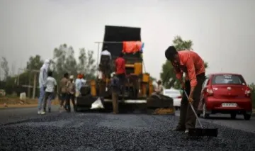 सड़क हादसे को रोकने के लिए हाईवे की संख्या बढ़ाएगी सरकार, राजमार्ग की लंबाई 1.5 लाख किलोमीटर की जाएगी- India TV Paisa