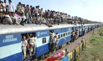 रेल यात्रियों को प्रभु का तोहफा, दो रुपए से भी कम में रेलवे देगी दस लाख रुपए का बीमा- India TV Paisa