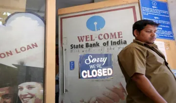 Cash Strike: इसी महीने निपटा लें अपने जरूरी काम, जुलाई में 11 दिन बंद रहेंगे बैंक- India TV Paisa