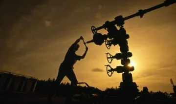 तेल प्रोडक्‍शन घटाने के लिए राजी हुए OPEC देश, प्रतिदिन 750,000 बैरल कम होगा उत्‍पादन- India TV Paisa
