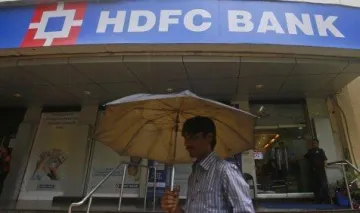 HDFC बैंक जुटाएगा 50,000 करोड़ रुपए, सस्‍ते घर बनाने वालों और इंफ्रास्‍ट्रक्‍चर सेक्‍टर को मिलेगा कर्ज- India TV Paisa
