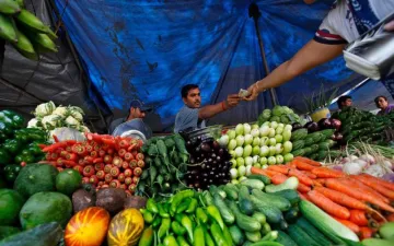 Rising Inflation: 17 महीने की ऊंचाई पर पहुंची रिटेल महंगाई दर, दाल और सब्‍जी से लेकर मसाले तक हुए महंगे- India TV Paisa