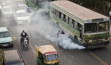 Save Delhi: मुंबई के मुकाबले तीन गुना प्रदूषण फैलाती हैं दिल्ली की गाड़ियां, प्रदूषित हवा के लिए भारी वाहन जिम्मेदार- India TV Paisa