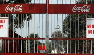 #Shutterdown: कोका कोला ने भारत में बंद किए तीन प्लांट, खतरे में पड़ी 300 कर्मचारियों की नौकरी- India TV Paisa