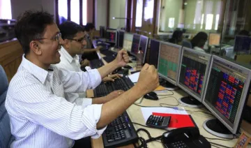 Stock Market at Days High: सेंसेक्स 400 और निफ्टी 100 अंक से ज्यादा उछला, मिडकैप शेयरों में सबसे ज्यादा तेजी- India TV Paisa