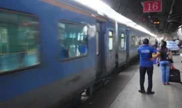Fast &#038; Luxurious: 5 अप्रैल से चलेगी भारत की सबसे फास्ट ट्रेन, प्लेन की तरह इसमें भी होंगी होस्टेस- India TV Paisa