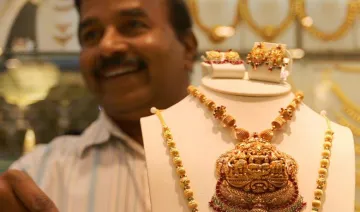 Precious Metals: सोना एक हफ्ते में 300 रुपए हुआ महंगा, चांदी 295 रुपए चढ़कर 41,360 पर बंद- India TV Paisa