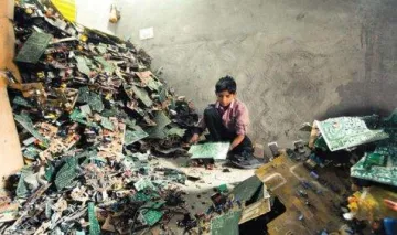 हर साल भारत में पैदा होता है 18.5 लाख टन ई-कचरा, रिसाइक्लिंग न होने से पर्यावरण को हो रहा नुकसान- India TV Paisa