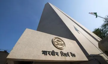 On-Tap Licence: प्रोफेशनल्‍स खोल सकेंगे बैंक, बड़े औद्योगिक घरानों पर रिजर्व बैंक ने लगाई पाबंदी- India TV Paisa
