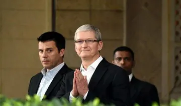 Apple ने CEO टिम कुक की सैलरी में की करीब 10 करोड़ रुपए की कटौती, iPhone की बिक्री घटने का असर- India TV Paisa
