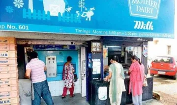 मदर डेयरी का 2017-18 तक 10,000 करोड़ रुपए कारोबार का लक्ष्य, पेश किया गाय का दूध- India TV Paisa