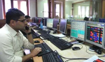 #RajanAffect: शेयर बाजार की कमजोर शुरूआत, रुपए में भारी गिरावट- India TV Paisa