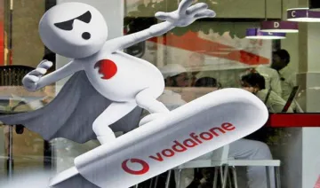 Now It&#8217;s Voda: Airtel और Idea के बाद अब Vodafone ने घटाईं दरें, मोबाइल इंटरनेट दरों में 67 फीसदी की कटौती- India TV Paisa