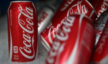 अंतरराष्ट्रीय स्तर पर घटती बिक्री से परेशान कोका कोला, कारोबार पर पड़ा चीन और अर्जेंटीना की मंदी का असर- India TV Paisa