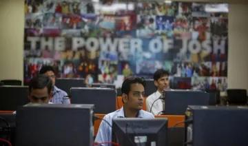 HfS Research: IT सेक्टर में नौकरी करने वालों के लिए बुरी खबर, अगले पांच साल में छिन सकती है 6.5 लाख लोगों की नौकरियां- India TV Paisa