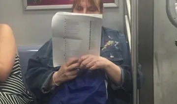 A woman on the subway printed out 15 pages of Facebook...- India TV Hindi