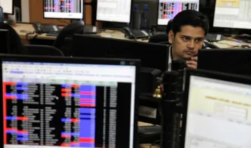 Stock Market Opens: हफ्ते के आखिरी दिन संभले घरेलू शेयर बाजार, सेंसेक्स और निफ्टी में मामूली तेजी- India TV Paisa