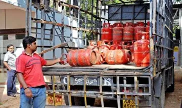 पेट्रोल-डीजल के बाद महंगी हुई गैस, सब्सिडी वाले LPG सिलेंडर की कीमत 2 रुपए बढ़ी- India TV Paisa