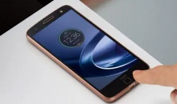Moto Z Play स्मार्टफोन के साथ लॉन्च हुआ मोटो मॉड ट्रू जूम, जानिए इनके फीचर्स- India TV Paisa