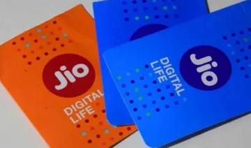 बाजार में Blue और Orange रंग में मिल रही हैं Reliance Jio की सिम, जानिए क्यों- India TV Paisa