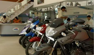 दिवाली पर TVS Motor का बड़ा ऑफर, सिर्फ 12999 रुपए की डाउनपेमेंट पर खरीदिए ये बाइक्स- India TV Paisa