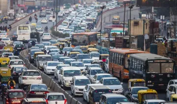 Pollution Control! NGT ने 10 साल से अधिक पुरानी गाड़ियों को तुरंत जब्त करने का दिया आदेश- India TV Paisa
