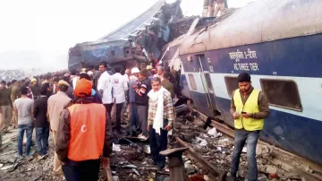 Patna-Indore Express derails- India TV Hindi