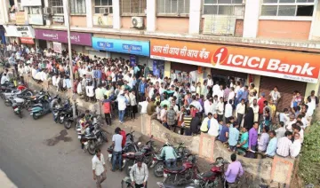 नोटबंदी के बाद केंद्रीय कर्मचारियों के नगद जमा की जांच करेगा CVC, आयकर अधिकारियों से मंगाई जानकारी- India TV Paisa