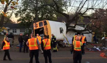 us school bus collided with trees many deaths- India TV Hindi