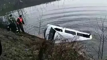 18 people die as bus falls in a lake in china- India TV Hindi