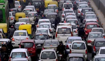 Year Ender: वाहन कंपनियों के लिए उतार-चढ़ाव भरा रहा वर्ष 2016, डीजल गाड़ियों पर गिरी प्रदूषण की गाज- India TV Paisa