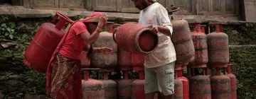मणिपुर में मिल रहा है 3000 रुपए का रसोई गैस सिलेंडर , जानिए क्या है वजह- India TV Paisa