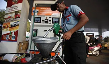 गोवा में पेट्रोल पर वैट 15 से घटकर हुआ 9 फीसदी, अब 60 रुपए लीटर मिलेगा ईंधन- India TV Paisa