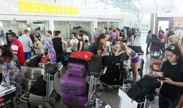 hundreds of flights canceled stuck tourists- India TV Hindi