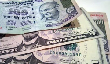 एक अमेरिकी डॉलर के मुकाबले भारतीय रुपया 7 पैसा मजबूत होकर 68.05 पर खुला- India TV Paisa