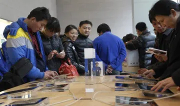 4.5 करोड़ आईफोन की बिक्री के साथ एप्पल ने श्याओमी को चीन में पछाड़ा, ओप्पो बनी नंबर एक कंपनी- India TV Paisa