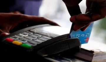 डेबिट कार्ड से भुगतान पर लगने वाले शुल्‍क में भारी कटौती का प्रस्‍ताव, डिजिटल पेमेंट को मिलेगा बढ़ावा- India TV Paisa