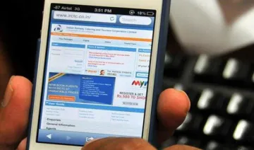 ऑनलाइन रेल टिकट खरीदने के लिए अनिवार्य होगा आधार, रेलवे जल्‍द लागू करेगी नए नियम- India TV Paisa