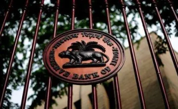 इस साल नीतिगत दरों में बदलाव नहीं करेगा RBI, गोल्‍डमैन सैक्‍स का अनुमान 2018 में रेट बढ़ने का है जोखिम- India TV Paisa