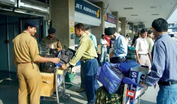देश के सात एयरपोर्ट पर अब नहीं लगेगी हैंड बैग पर मुहर, एक अप्रैल से शुरू होगी नई व्‍यवस्‍था- India TV Paisa